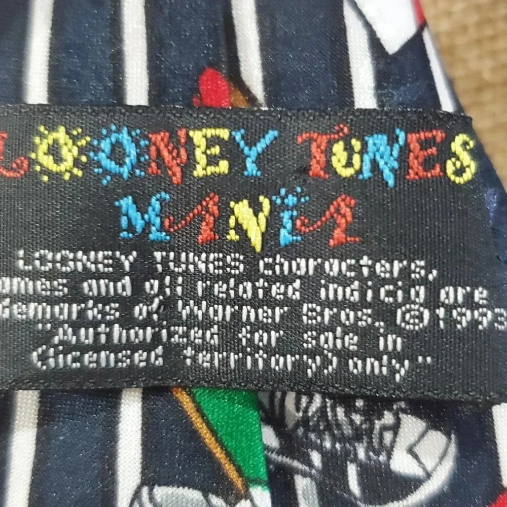 Vintage Warner Brothers looney tunes baseball theme tie